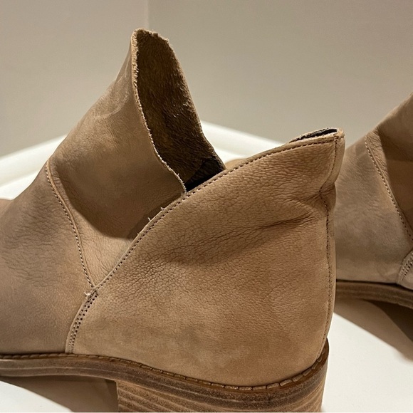 Eileen Fisher Leaf Suede Tan Bootie - Picture 7 of 14